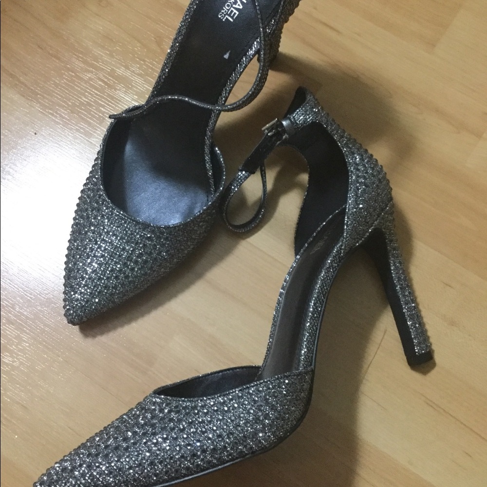 Mk new shoes - Picture 2 of 2